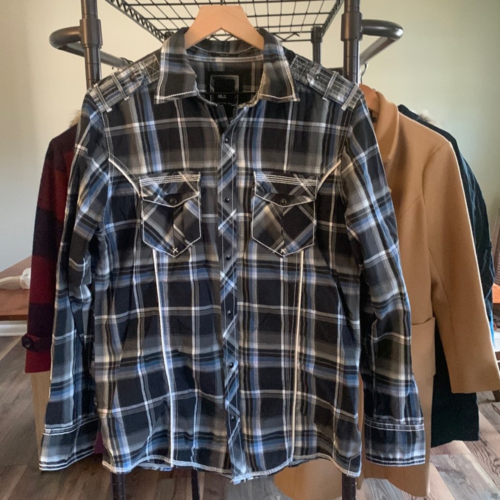 BKE black blue and grey plaid snap closure button down size medium